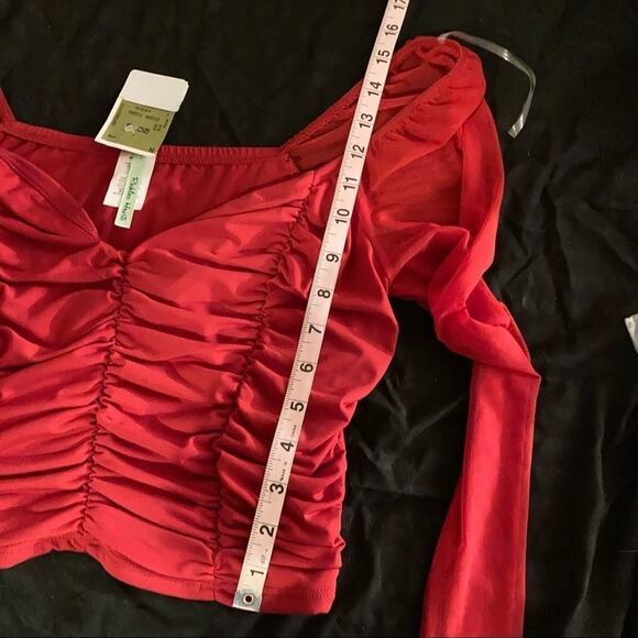 Red crop top mesh sleeves - Picture 4 of 6